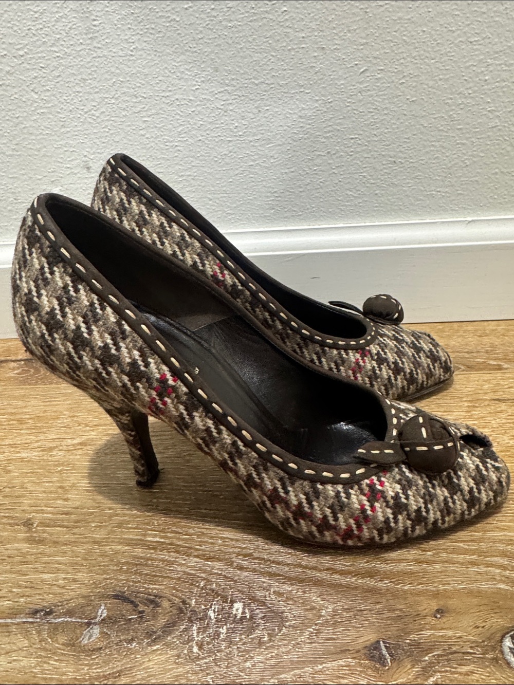 Prada Donna Brown Houndstooth Peep-Toe Heels with Subtle Red Accents - Picture 2 of 9